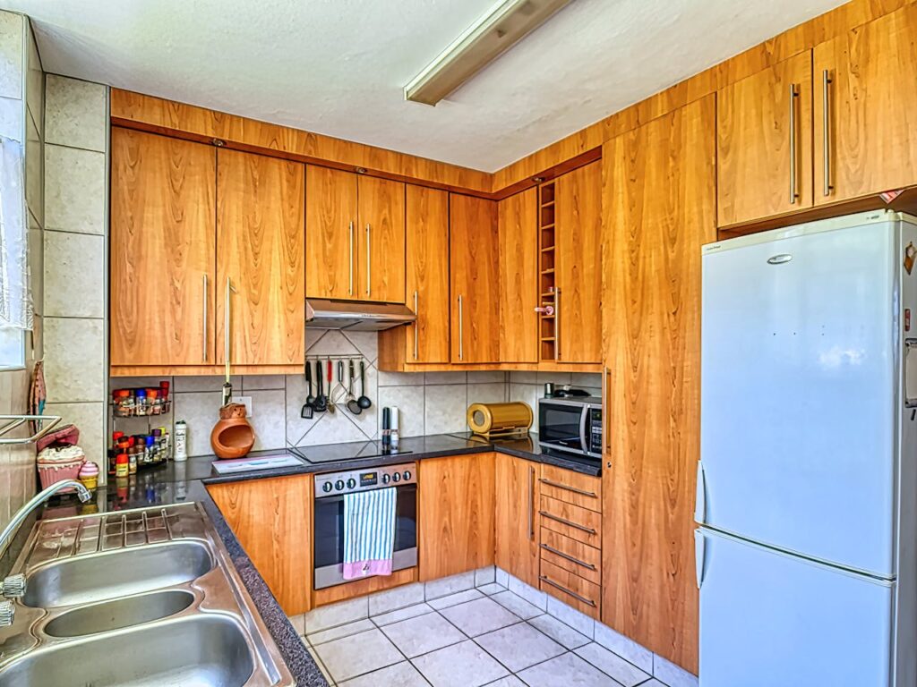 modern-wood-kitchen-layout
