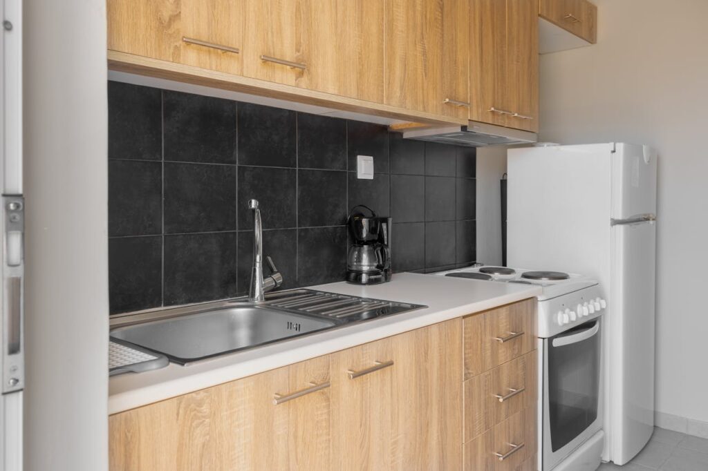 clean-simple-kitchen