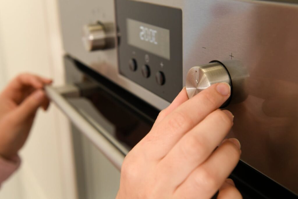 hand-turining-oven-knob