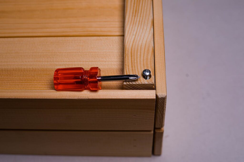 mini-screwdriver-and-screw