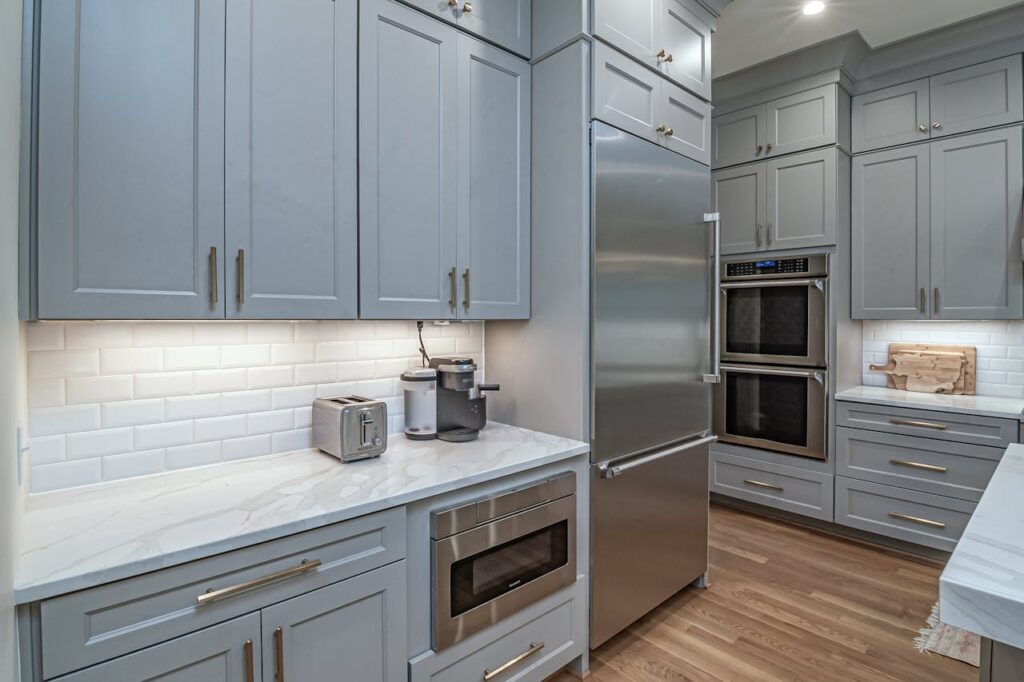 sleek-modern-kitchen