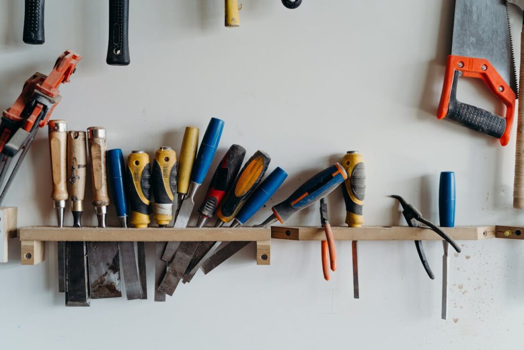 screwdrivers-on-shelf